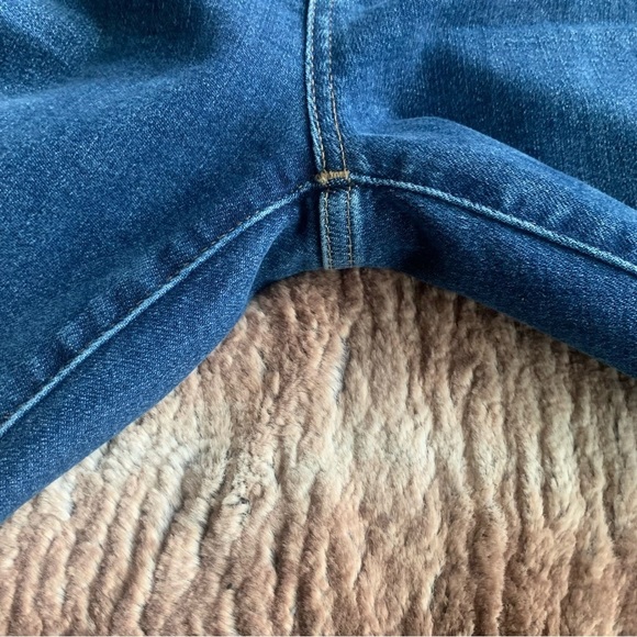 Madewell Women's Skinny Jeans in Blue - Picture 7 of 11